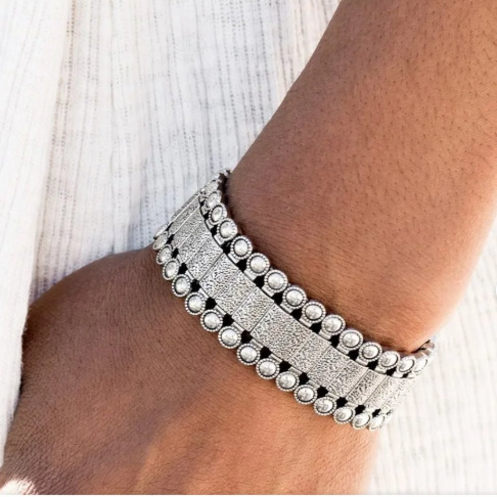 Paparazzi Rustic Rhythm - Silver - Stretchy Bracelet